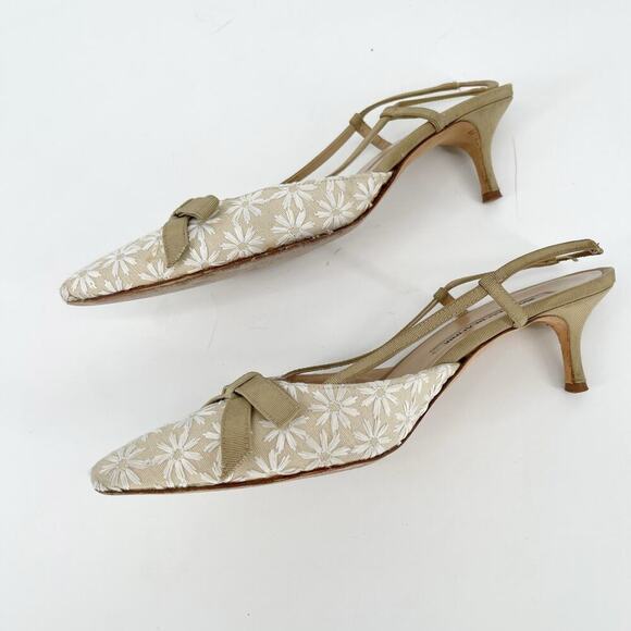 Manolo Blahnik Cream Tan Floral Embroidered Bow Pointed Toe Slingback Heel IT 37 - Picture 5 of 12